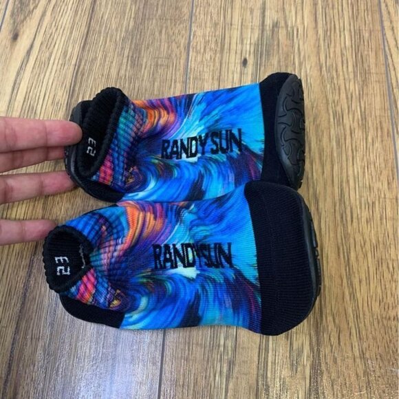 CHILDRENS beach water socks- NWOT. Perfect for outdoors/nature walks. Size 23 sm - Picture 11 of 11